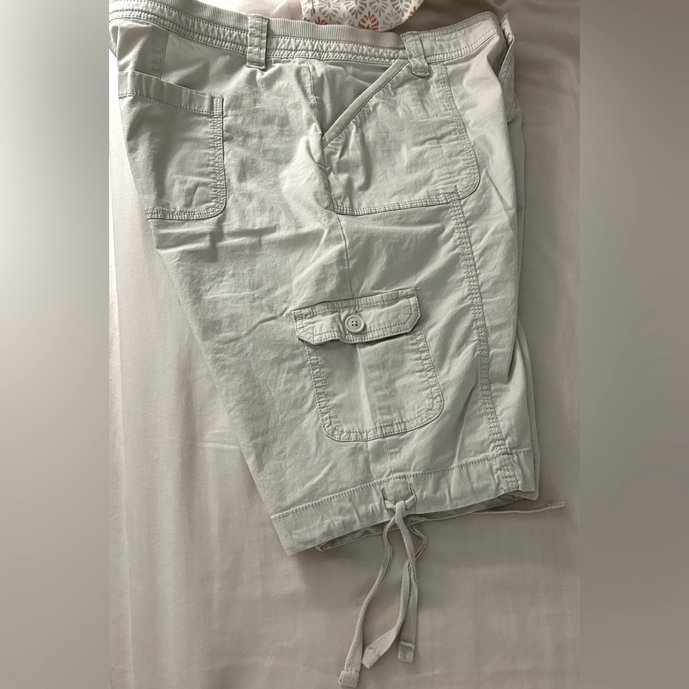 Women’s St. John’s Bay Khaki Shorts size 12